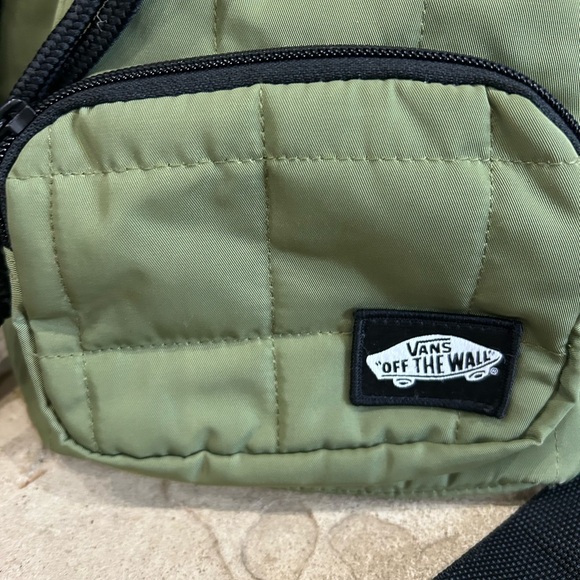 Vans Green and Black Quilted Bag Durable Everyday Use - Picture 2 of 8